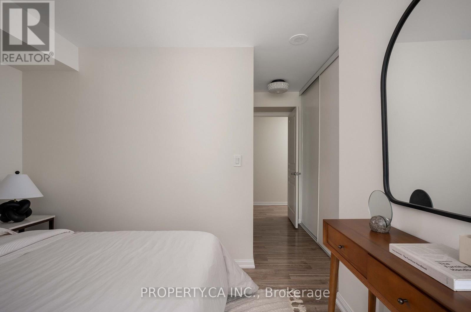 ##919 140 SIMCOE STREET - 10