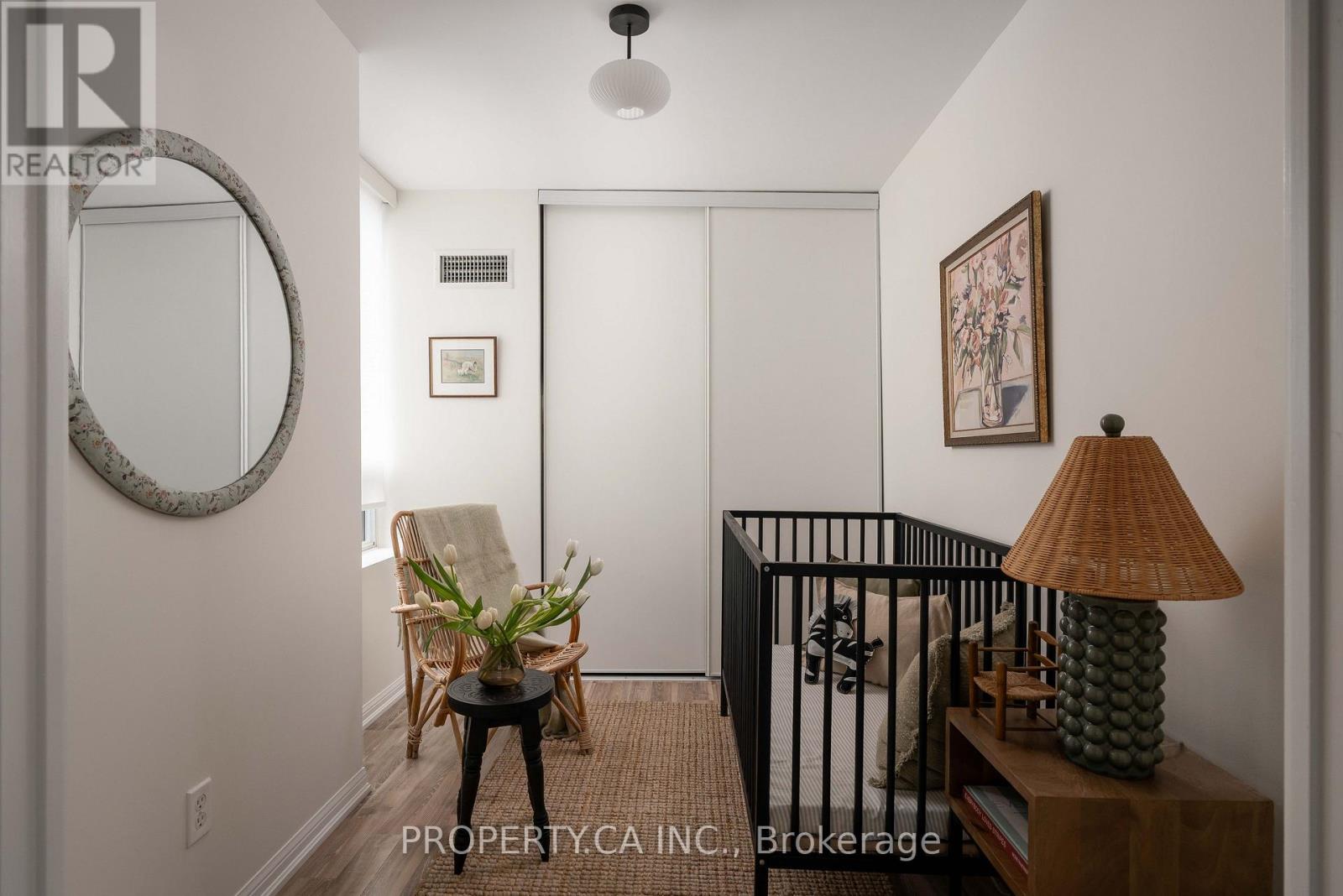 ##919 140 SIMCOE STREET - 12