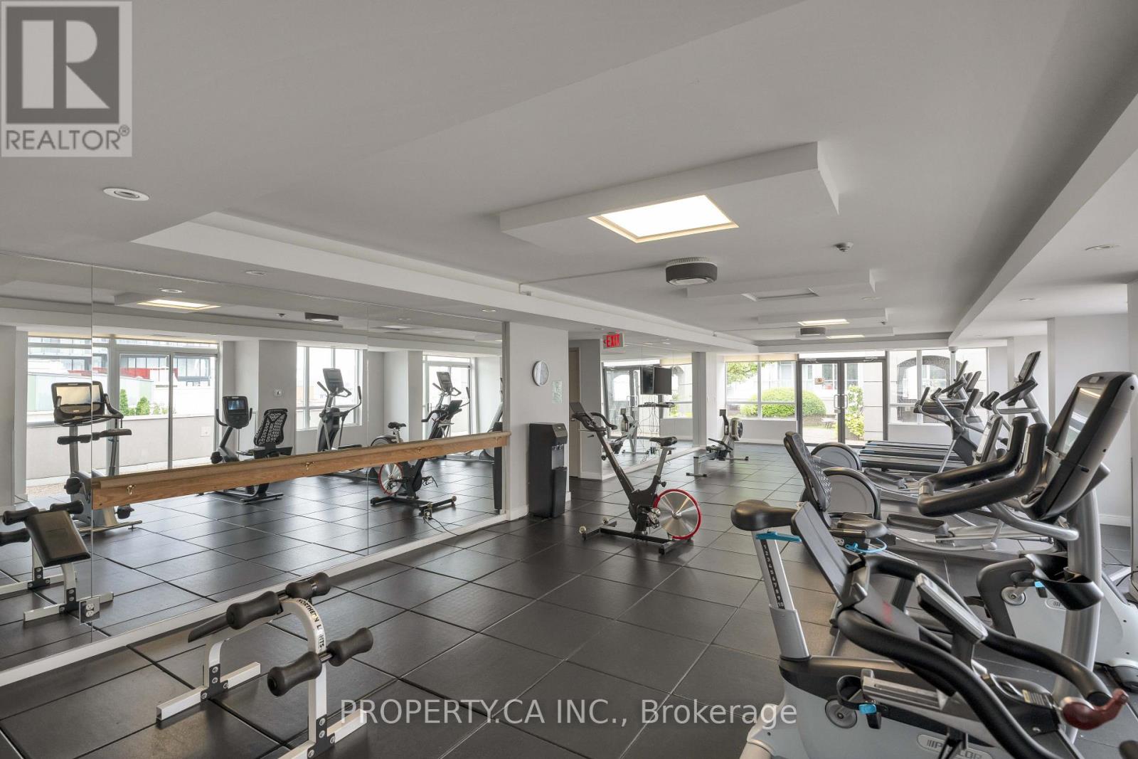 ##919 140 SIMCOE STREET - 18
