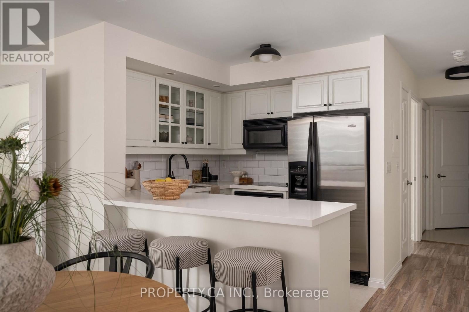 ##919 140 SIMCOE STREET - 4