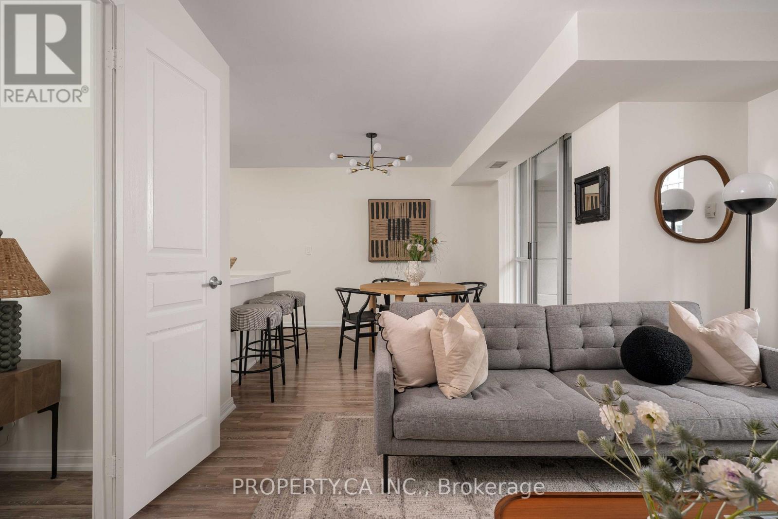 ##919 140 SIMCOE STREET - 7