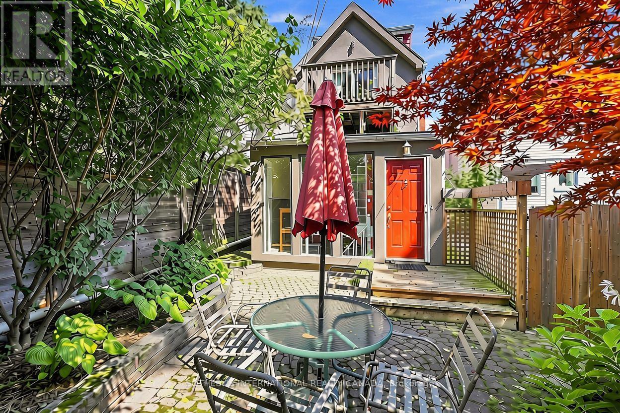 356 HOWLAND AVENUE - 25