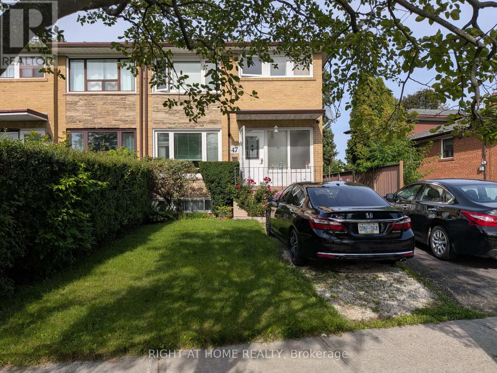 47 ROYWOOD DRIVE - 4