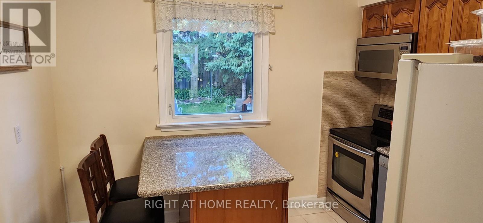 47 ROYWOOD DRIVE - 8