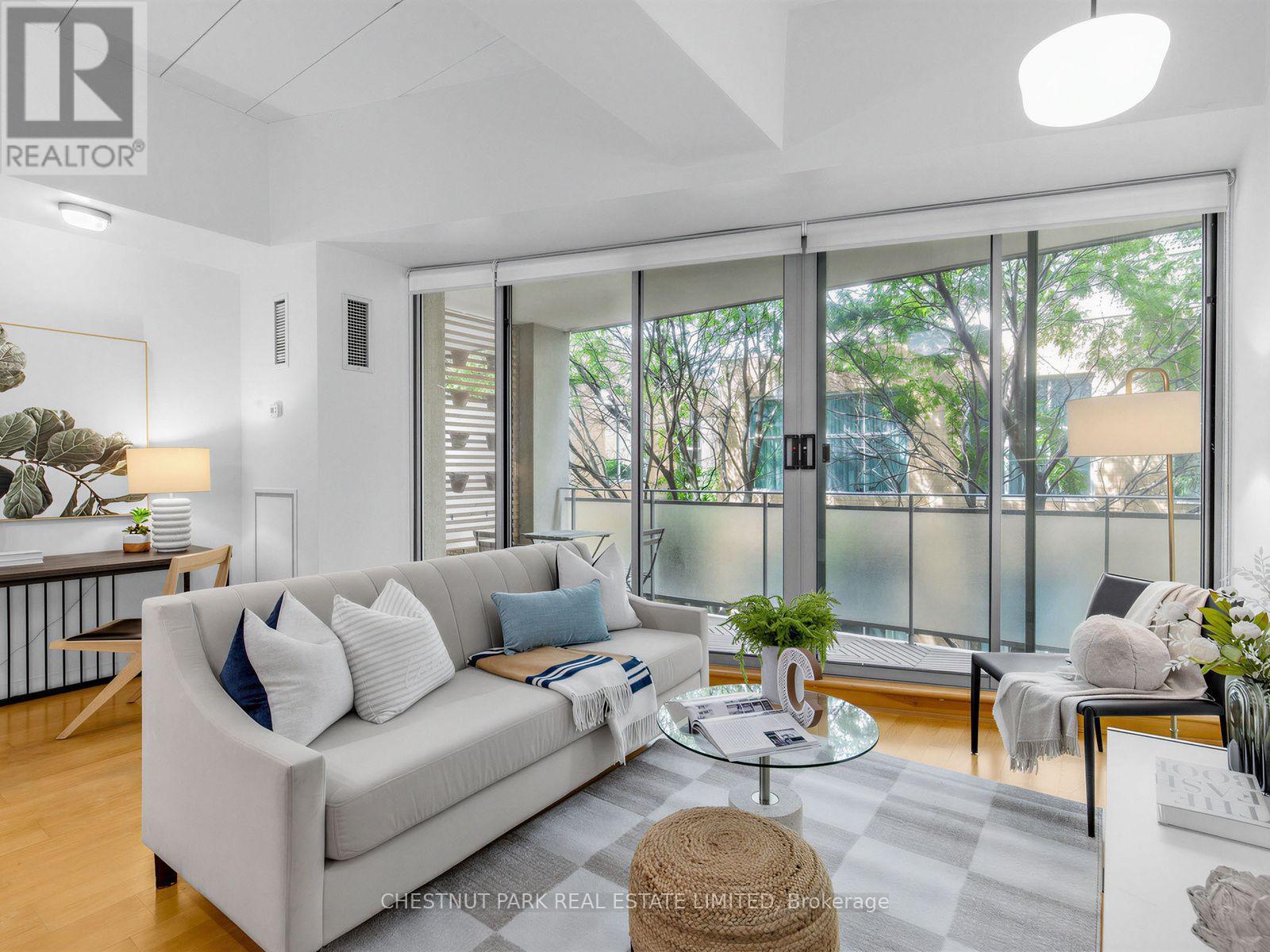 #409 160 BALDWIN STREET - 18
