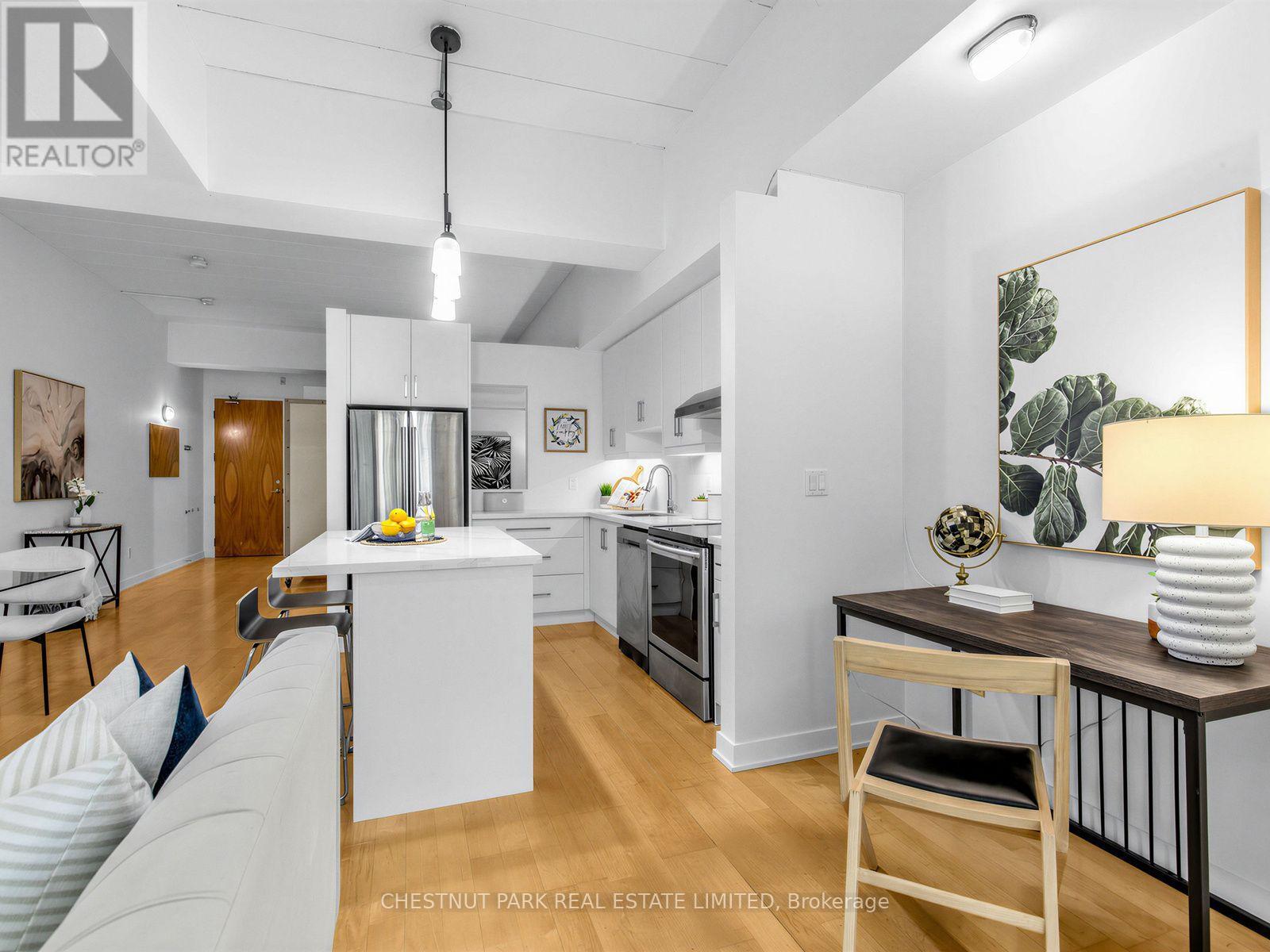 #409 160 BALDWIN STREET - 20