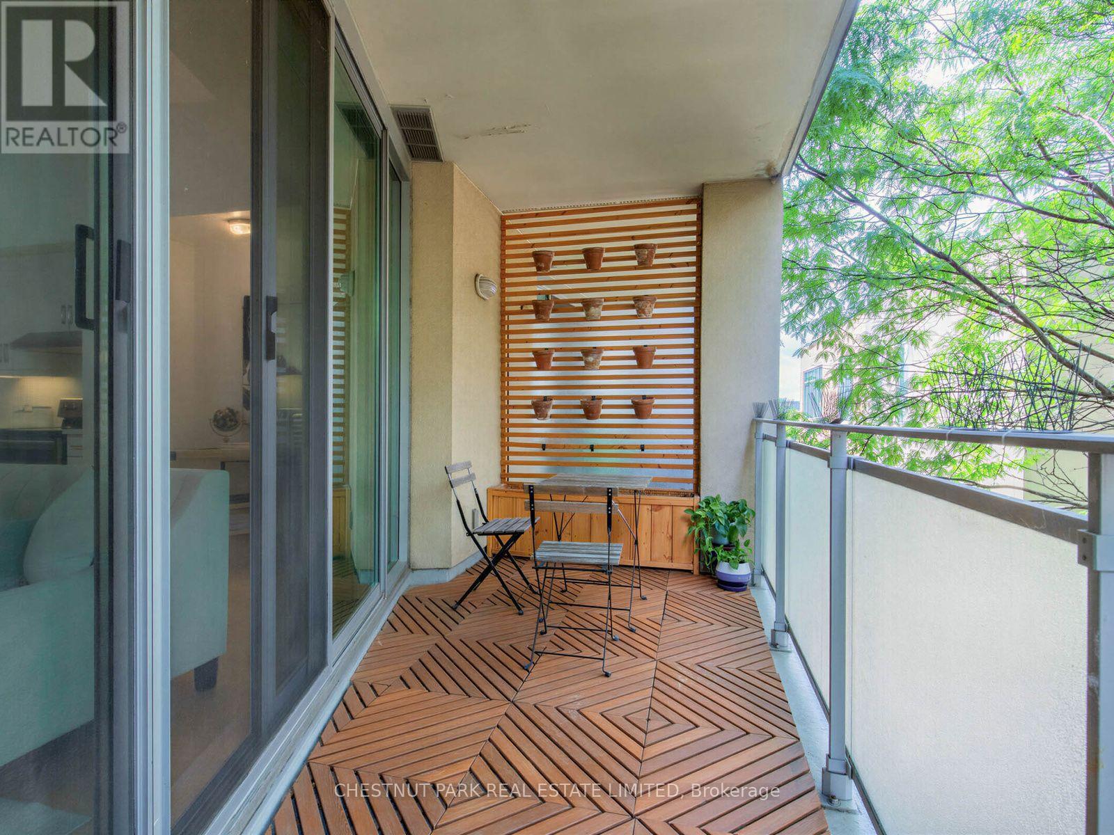 #409 160 BALDWIN STREET - 22