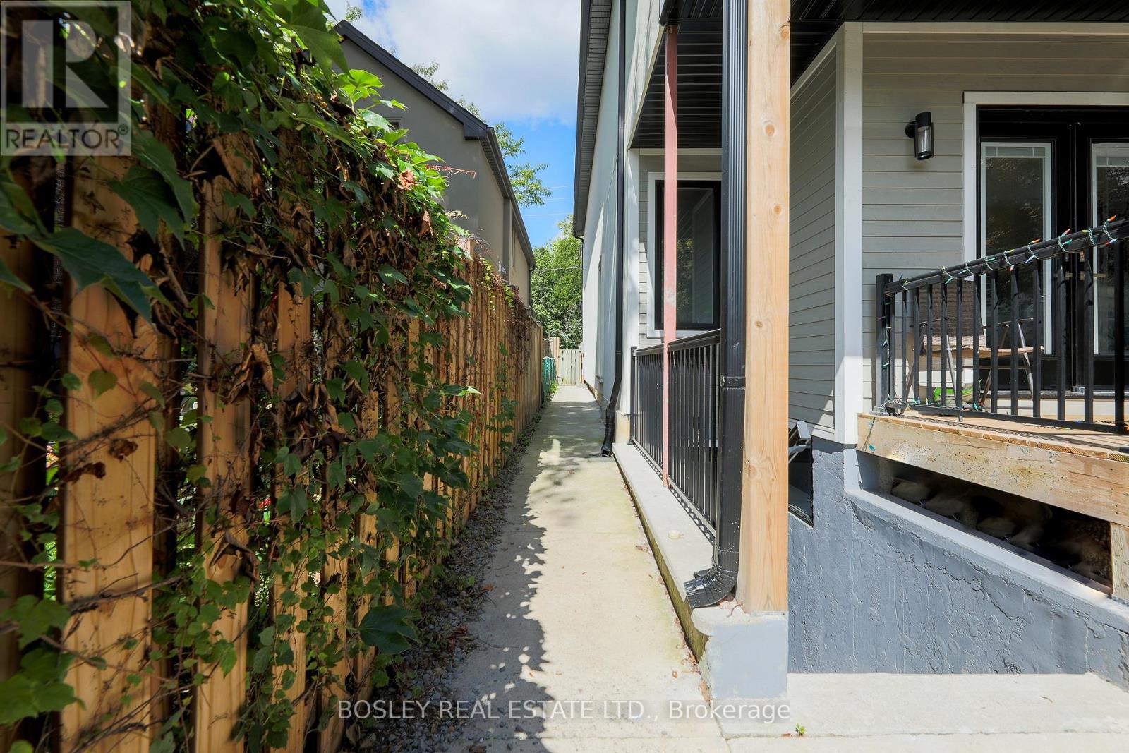 LOWER - 9 QUEEN VICTORIA STREET, Toronto (Blake-Jones) — photo 3