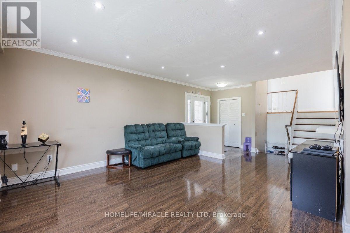 20 MAYHILL CRESCENT - 6