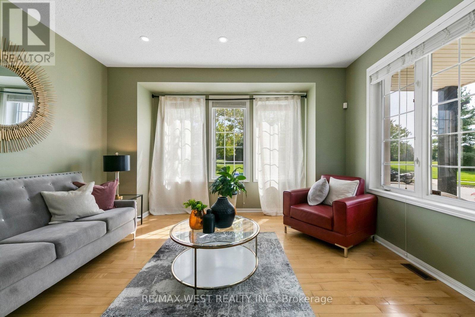 737 TURRELL CRESCENT - 10