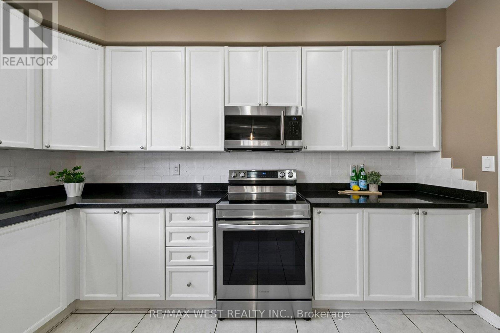 737 TURRELL CRESCENT - 22