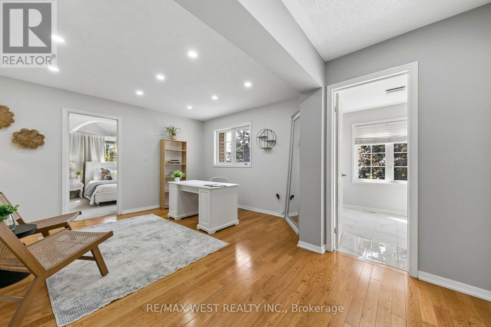 737 TURRELL CRESCENT - 29
