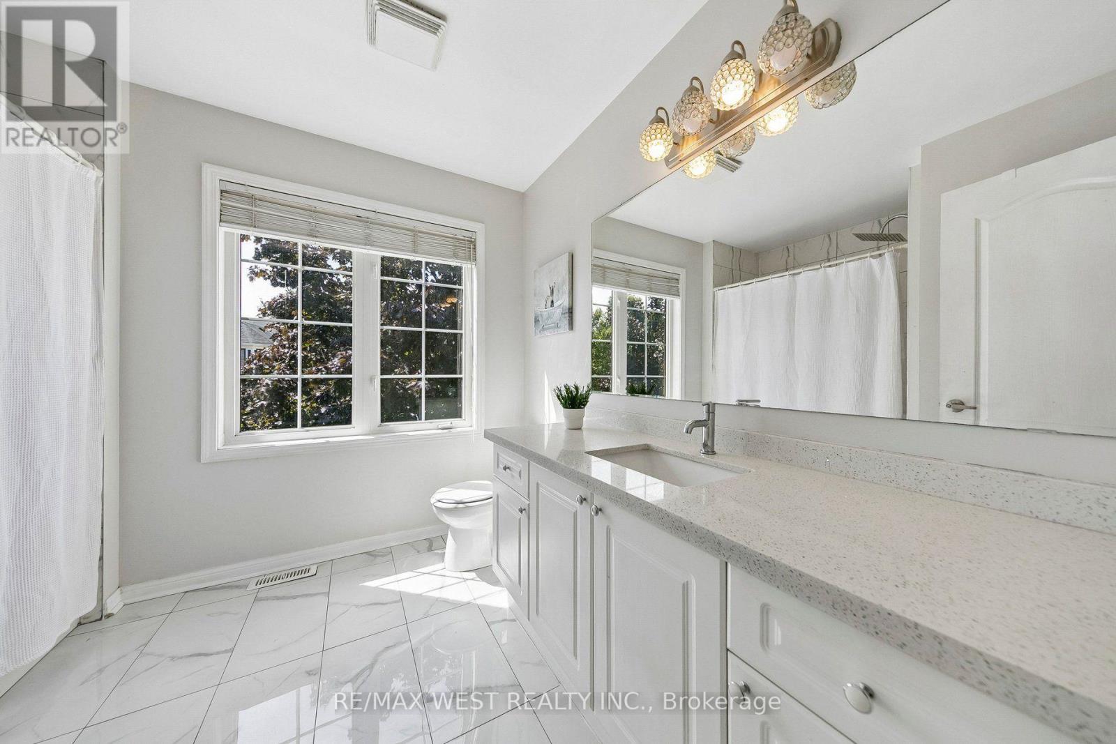 737 TURRELL CRESCENT - 32