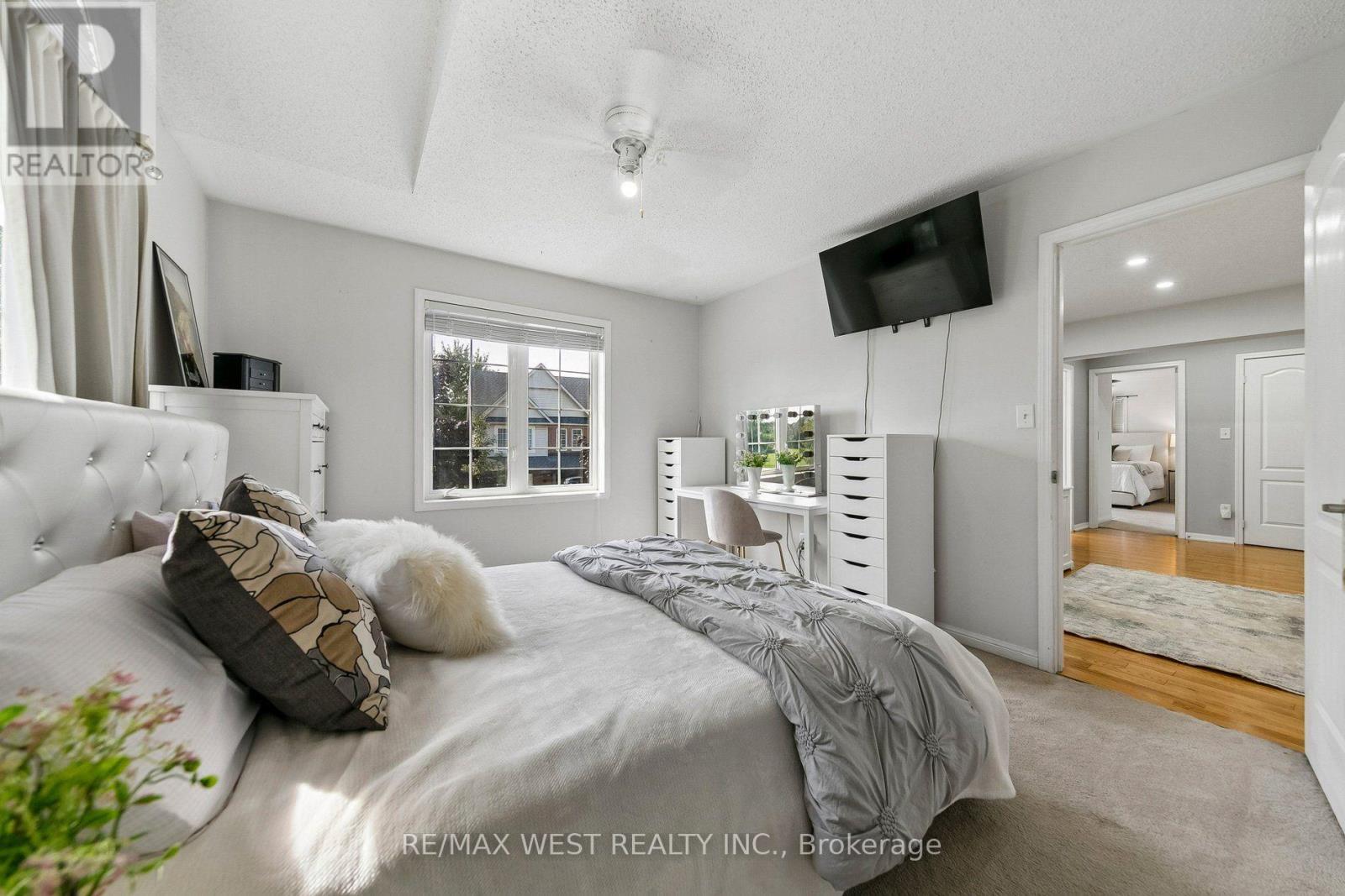 737 TURRELL CRESCENT - 36