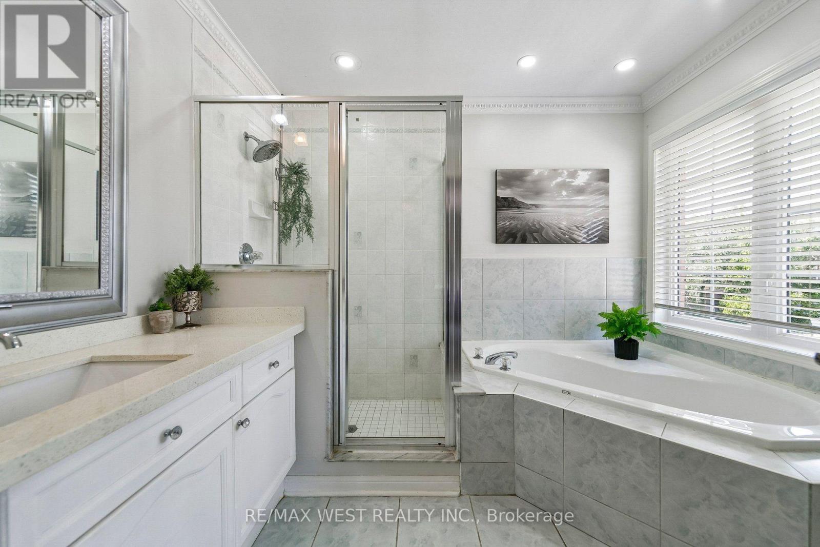 737 TURRELL CRESCENT - 40