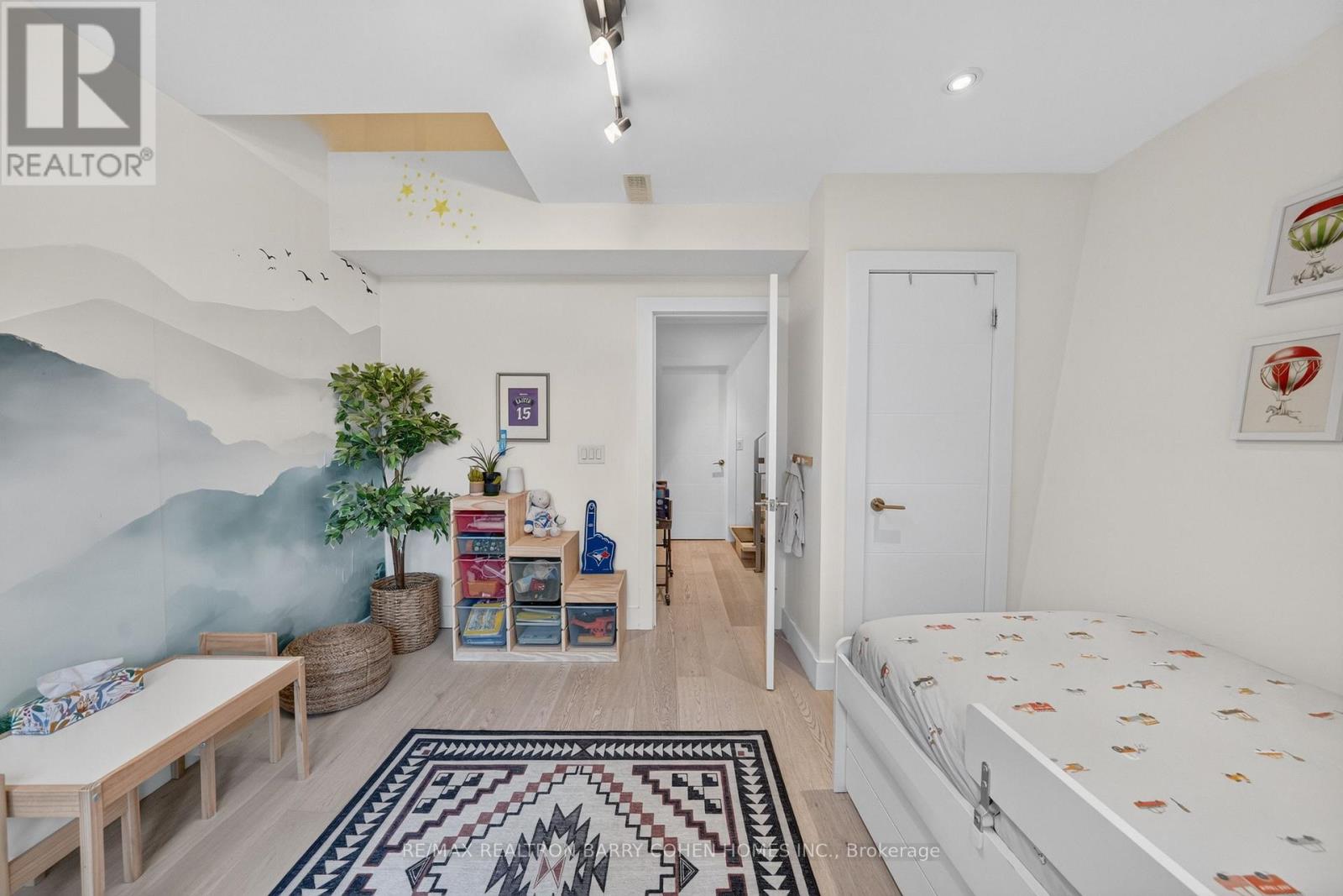 120 HOPE STREET - 19