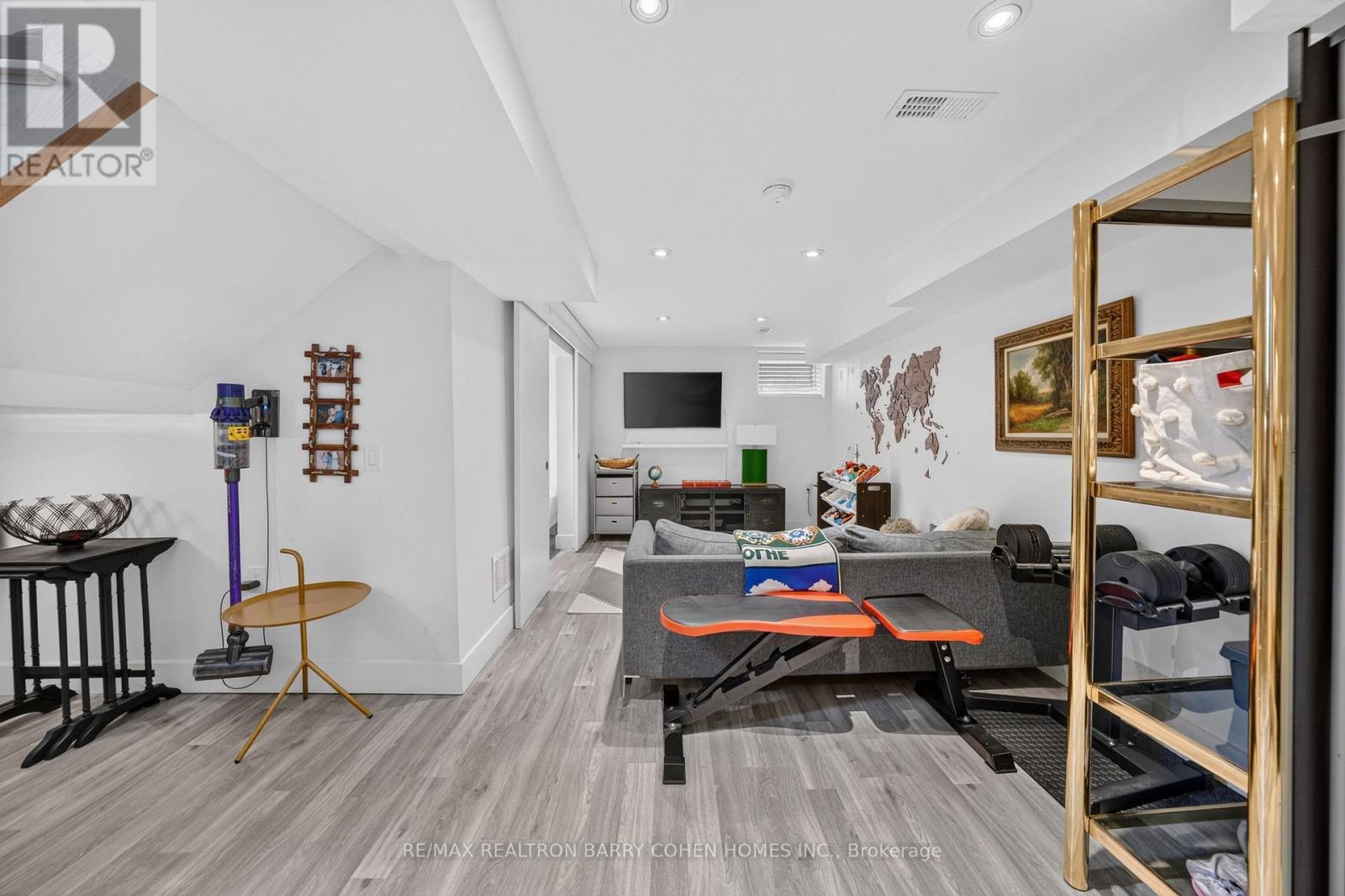 120 HOPE STREET - 25