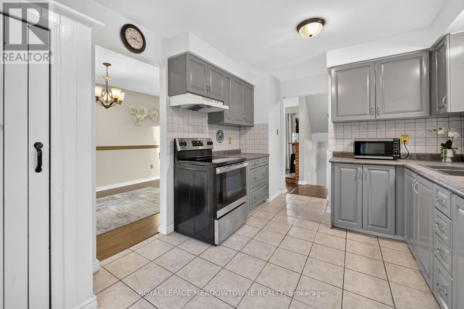 38 LAKEVIEW COURT - 17
