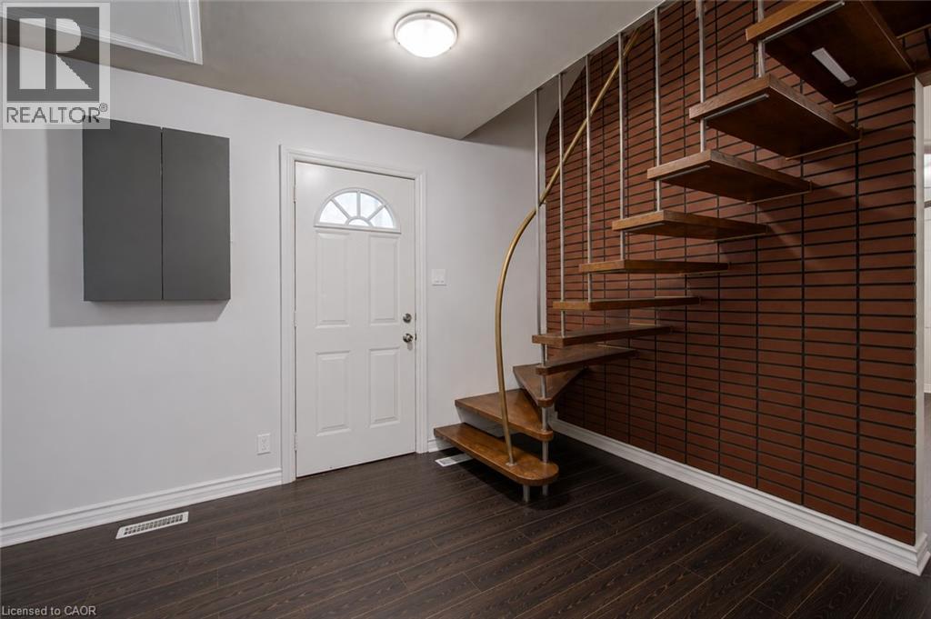 119 WALKER Street, Kitchener — photo 4