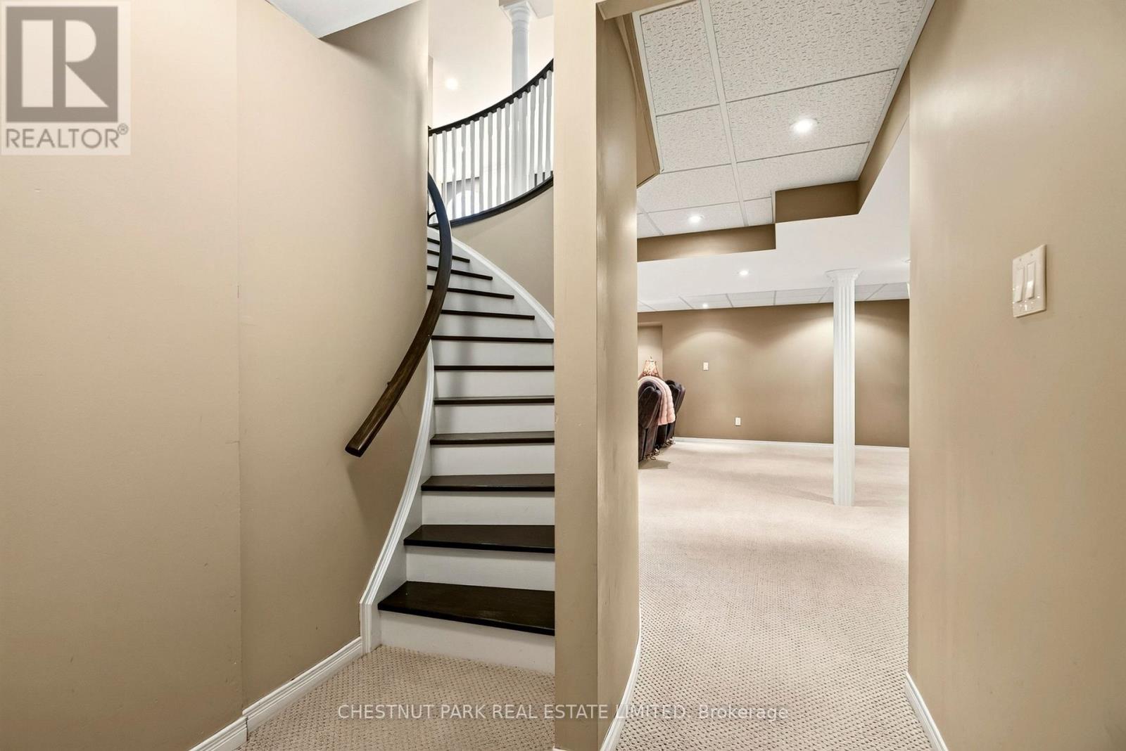 18 PELHAM DRIVE - Image 33