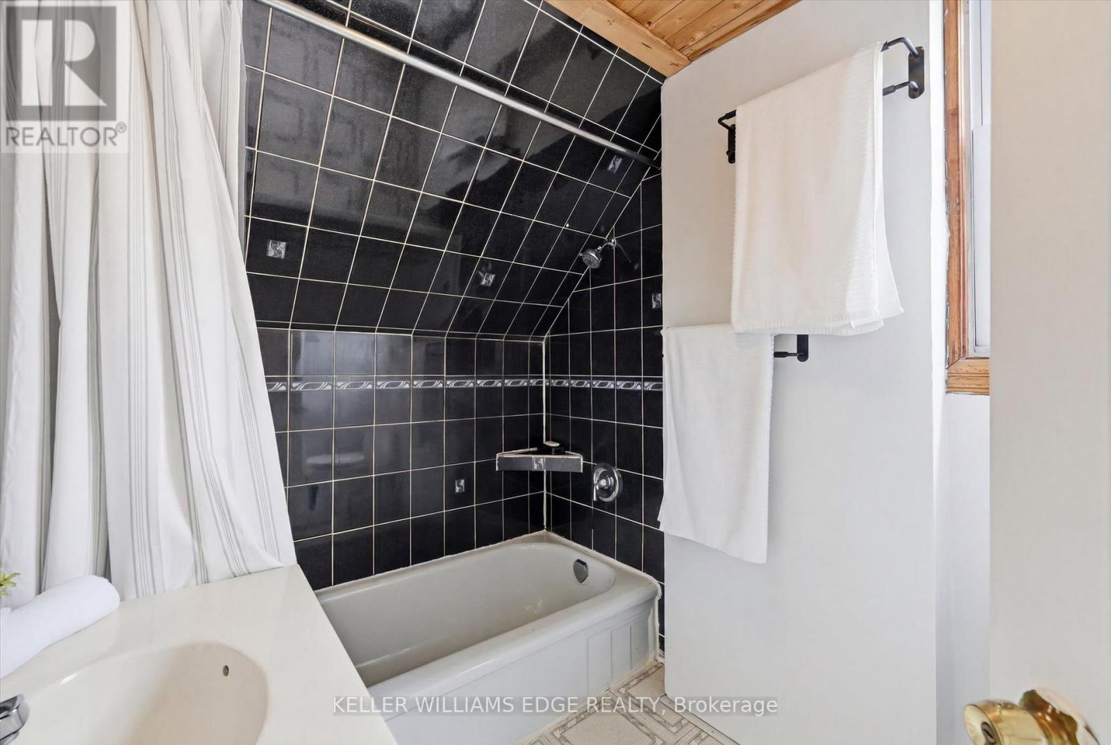 144 CAMPBELL AVENUE - Image 28