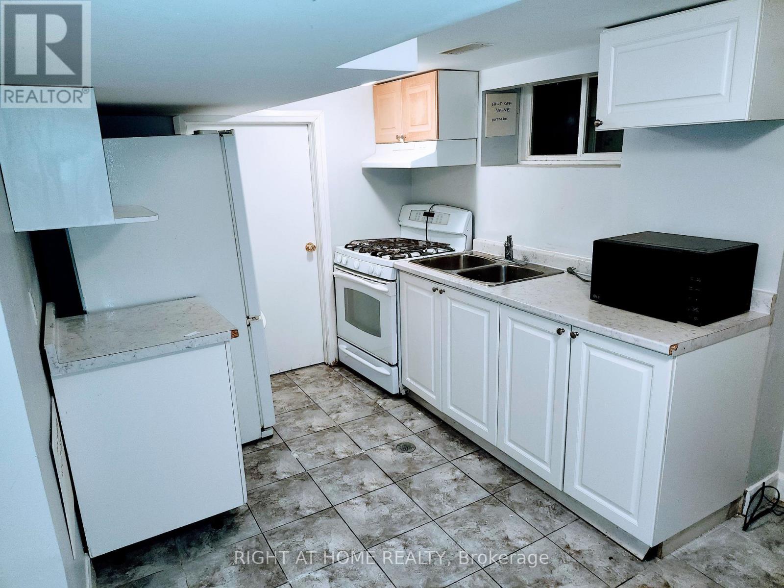 BASEMNT - 48 WESTMOUNT ROAD S, Waterloo — photo 6