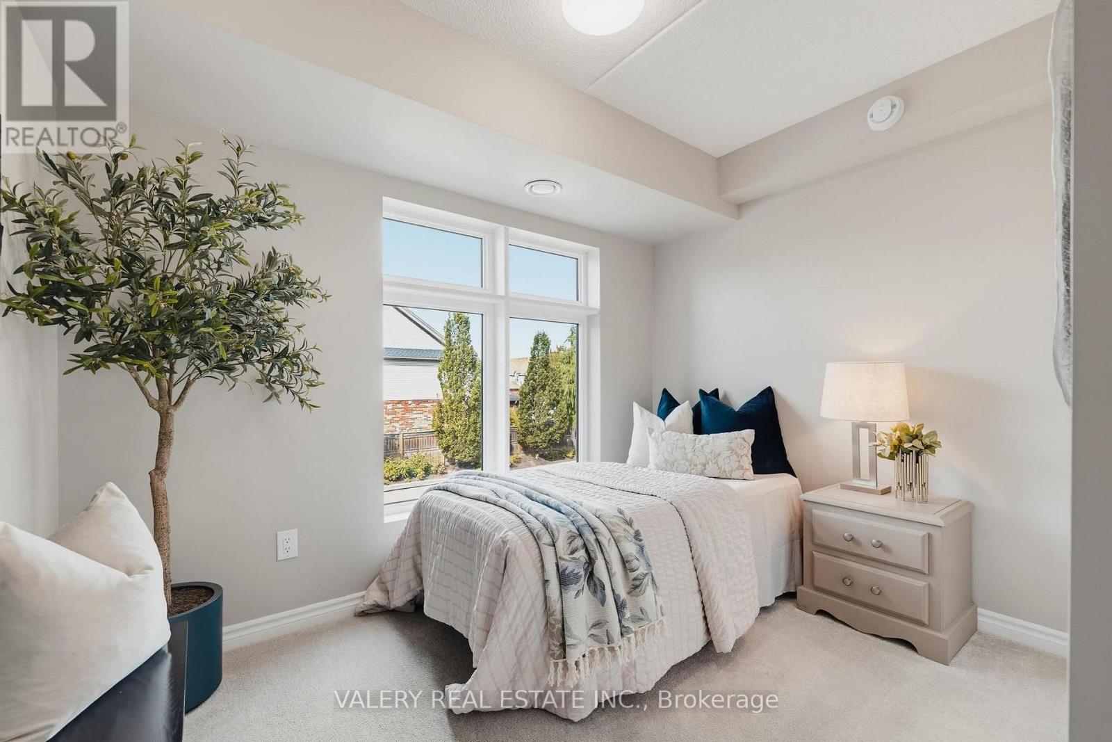 #207 155 COMMONWEALTH STREET - 11