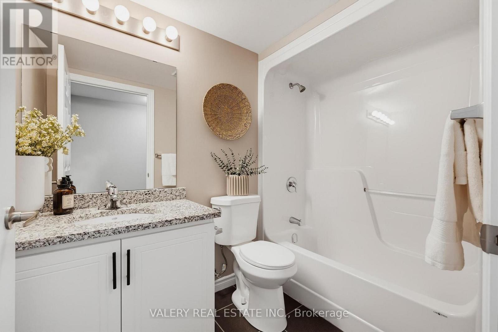 #207 155 COMMONWEALTH STREET - 13