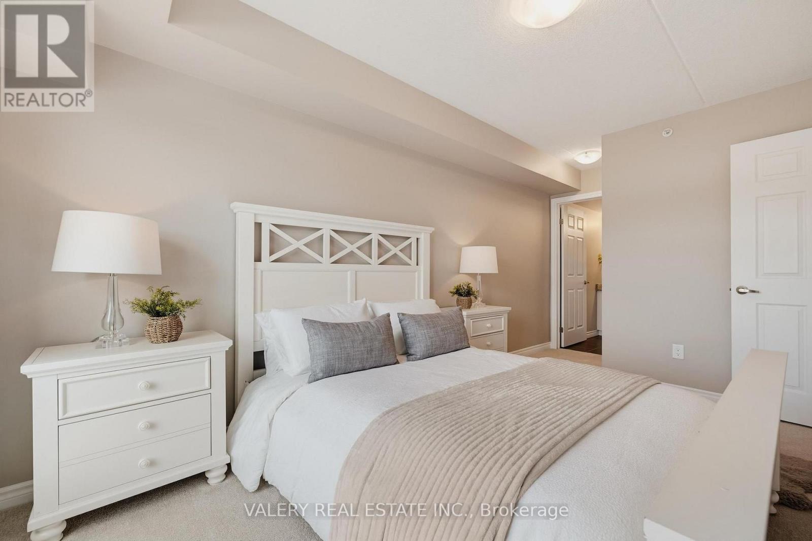 #207 155 COMMONWEALTH STREET - 15