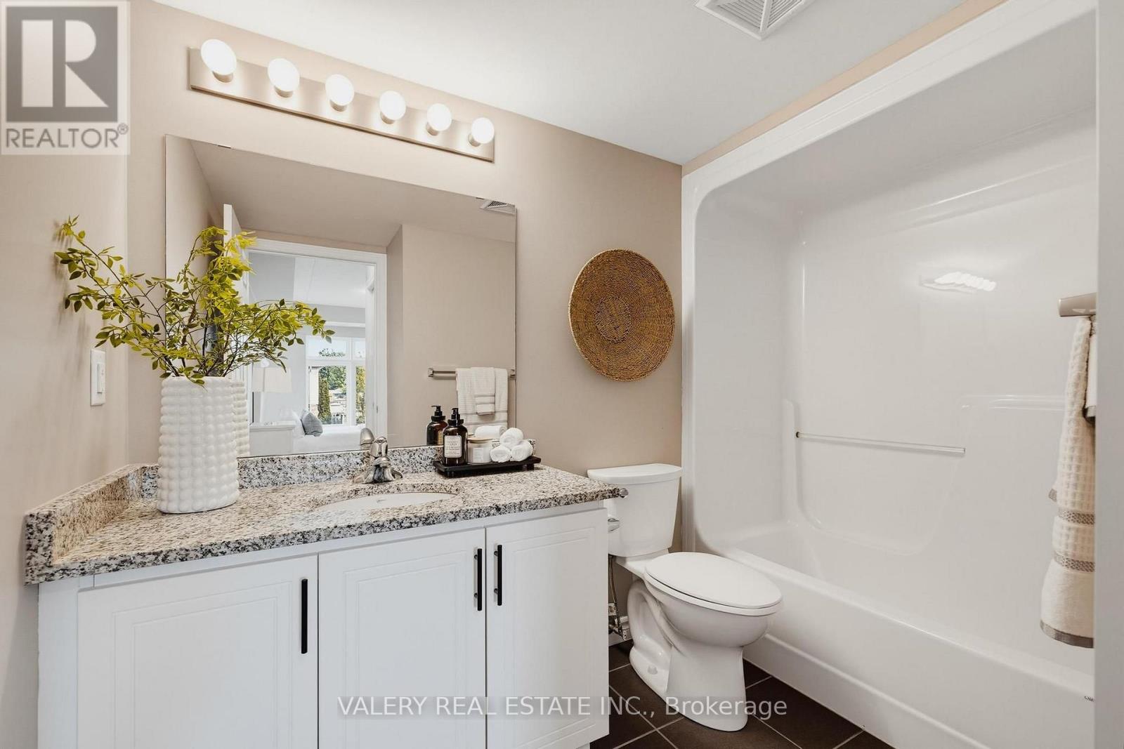 #207 155 COMMONWEALTH STREET - 17