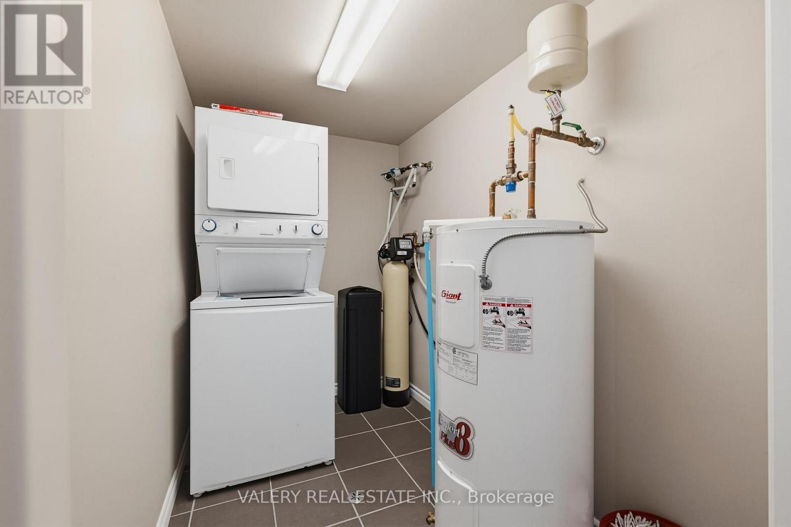 #207 155 COMMONWEALTH STREET - 19