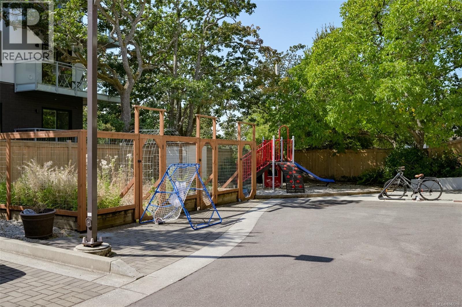 #6 618 Lampson St - Image 38