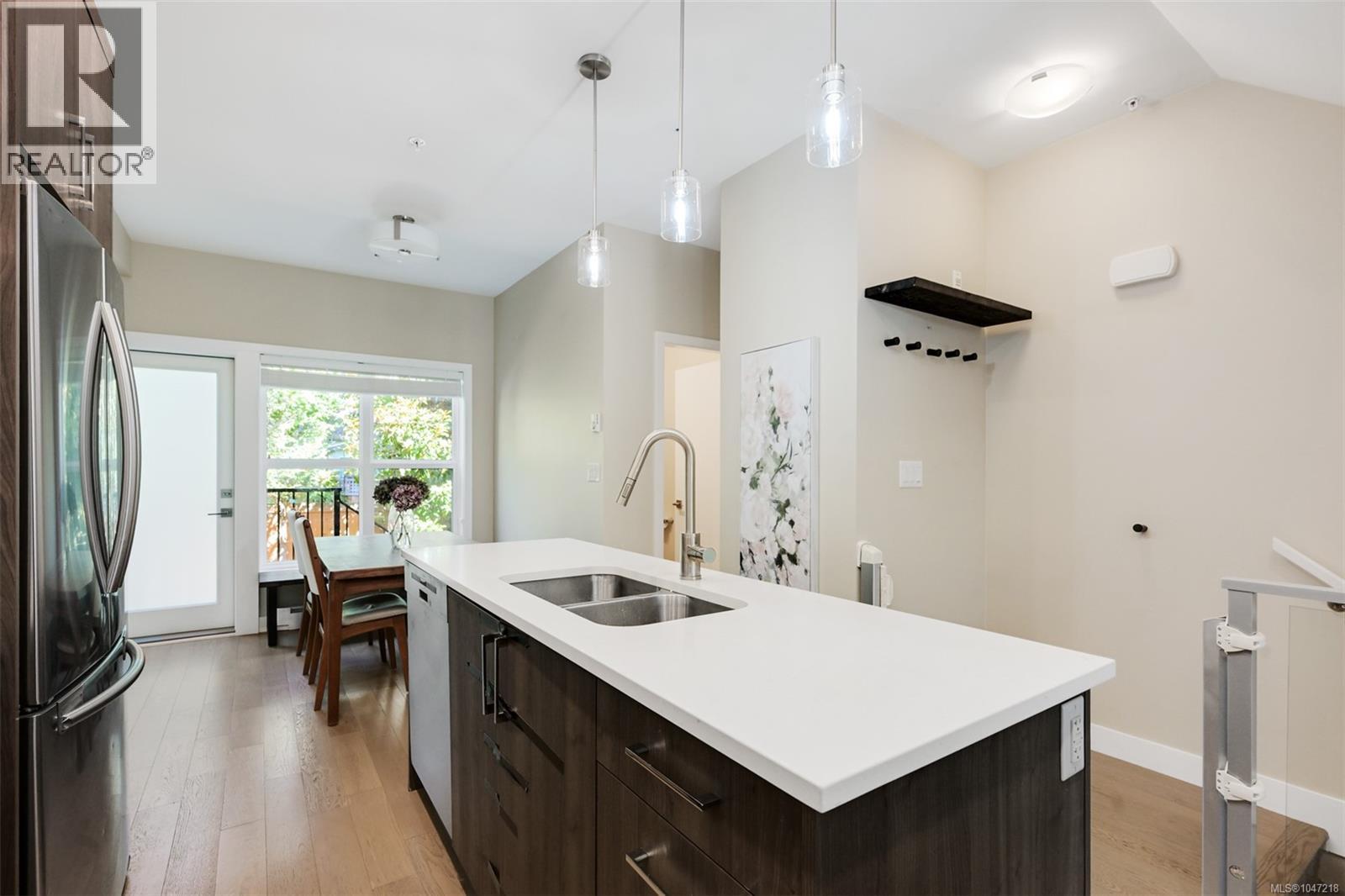 #6 618 Lampson St - Image 11
