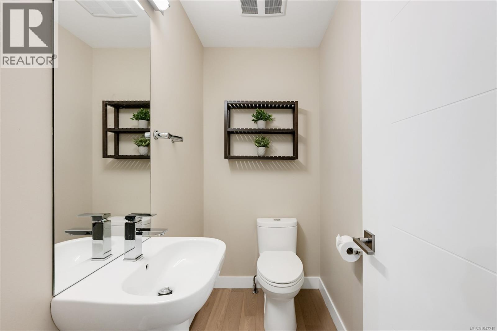#6 618 Lampson St - Image 17