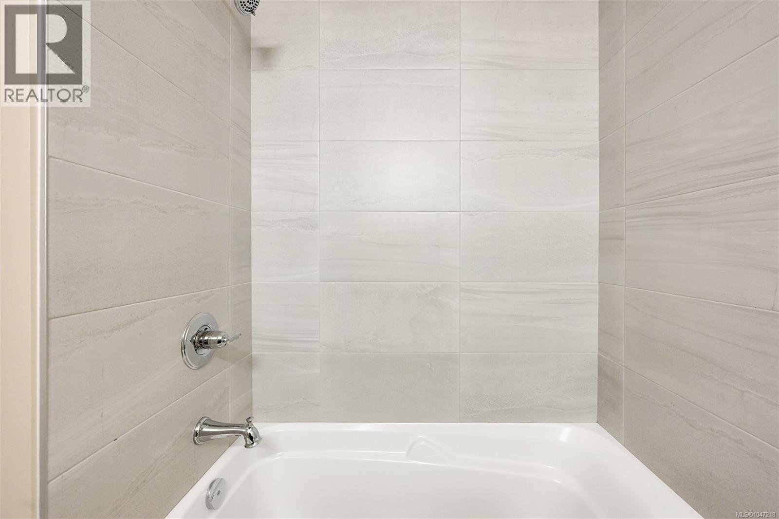 #6 618 Lampson St - 29