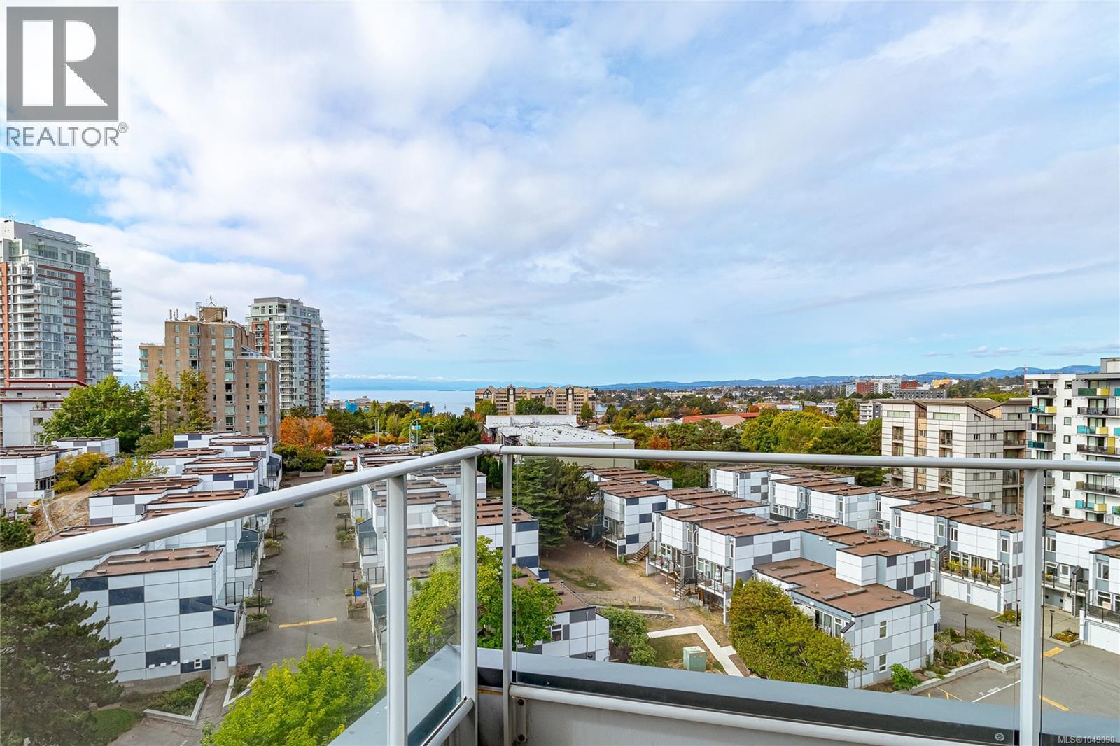 #901 379 Tyee Rd - Image 11