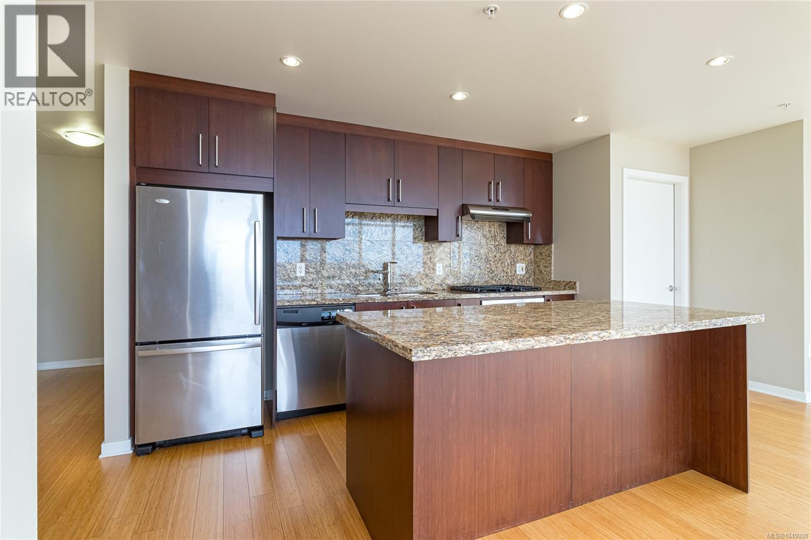 #901 379 Tyee Rd - 14