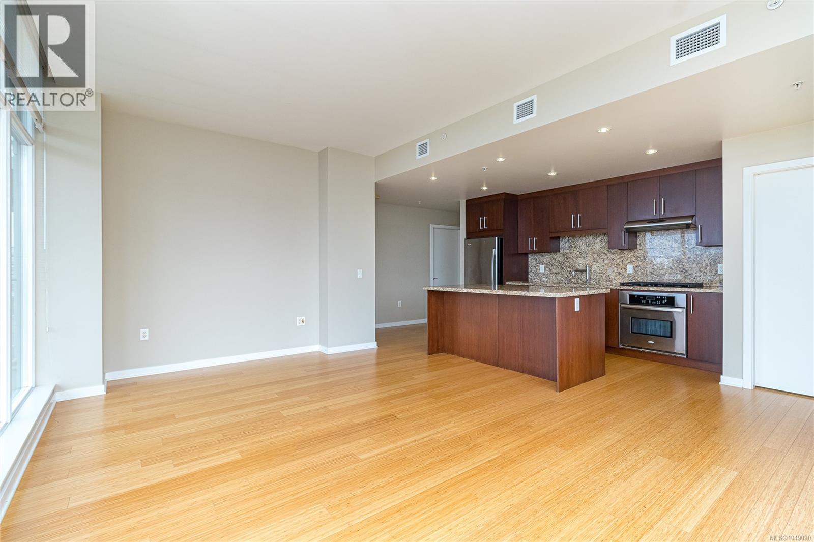 #901 379 Tyee Rd - 6