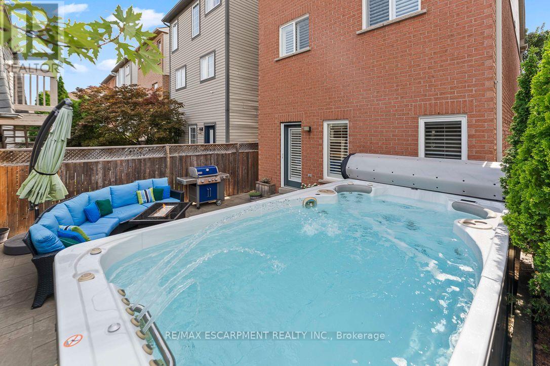 253 GATWICK DRIVE - 44