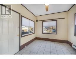 Bathroom - 141 York Street, St  Catharines, ON L2R6E8 Photo 14