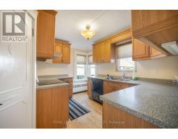 Bathroom - 141 York Street, St  Catharines, ON L2R6E8 Photo 8