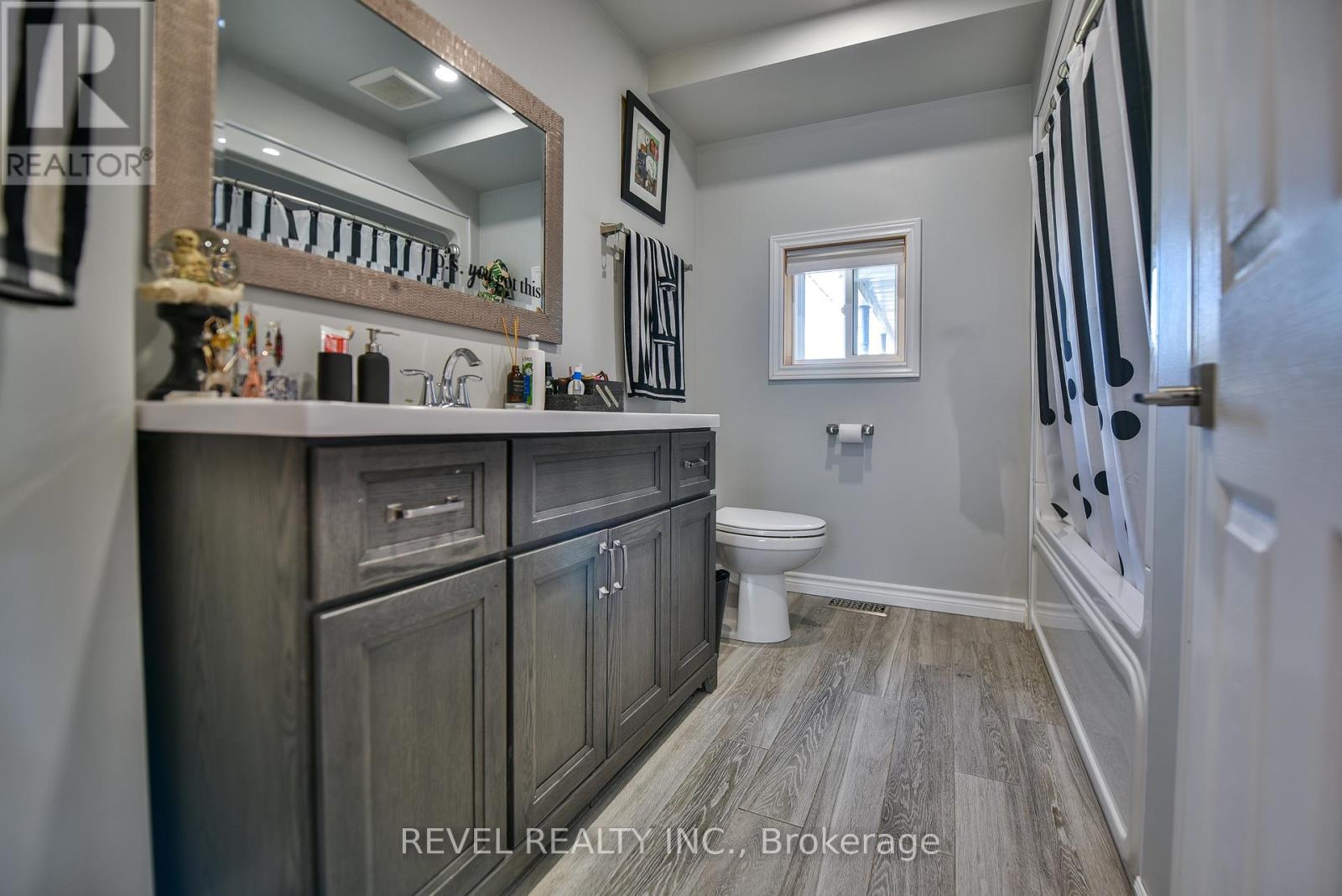 239 MAPLE STREET N - 10