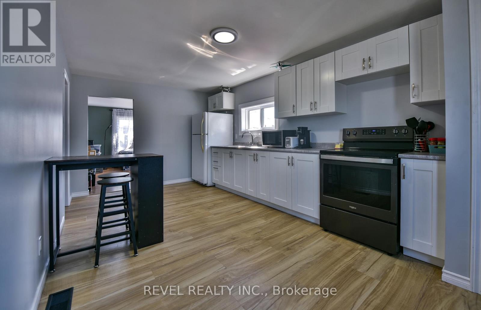 239 MAPLE STREET N - 16