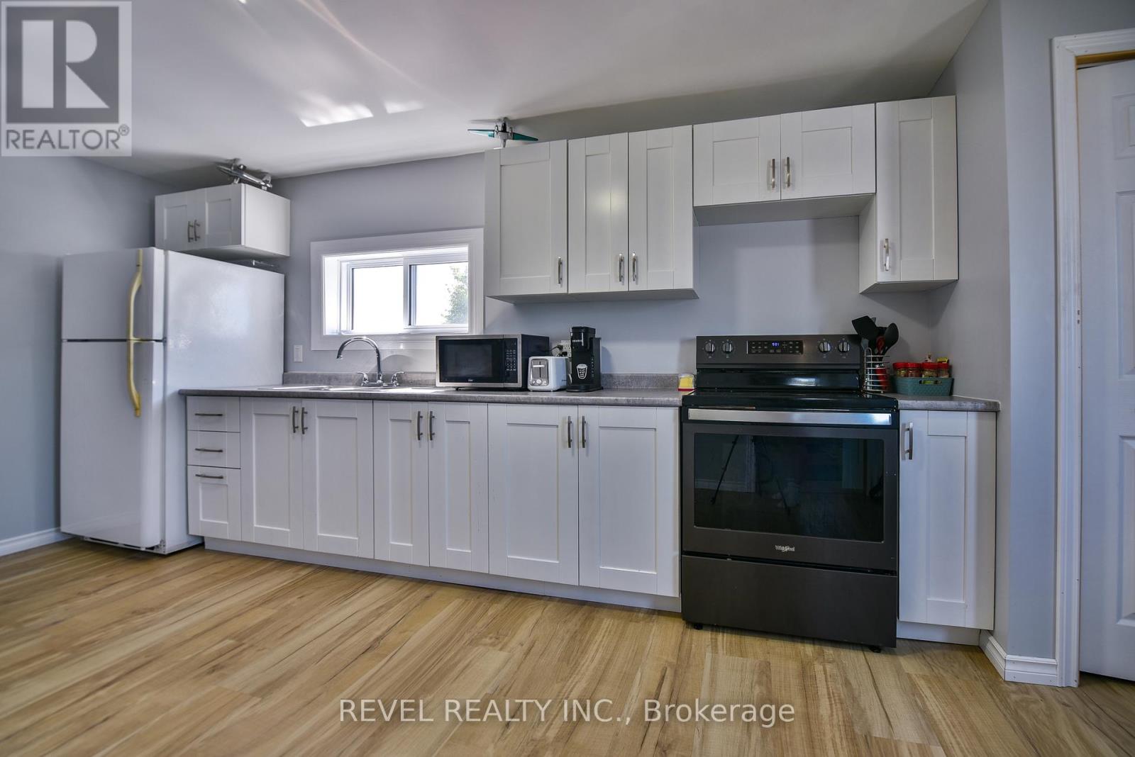 239 MAPLE STREET N - Image 17
