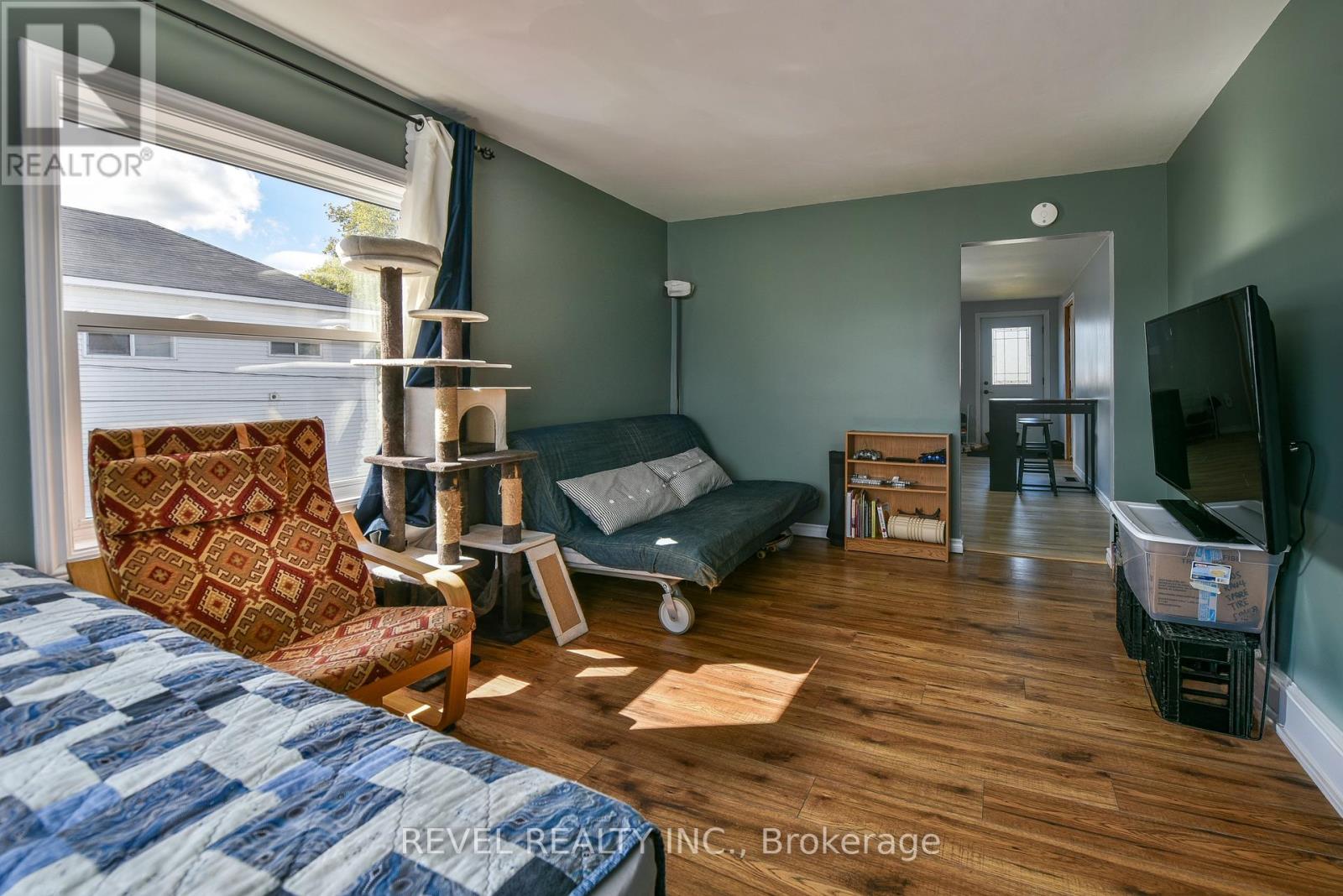 239 MAPLE STREET N - 18