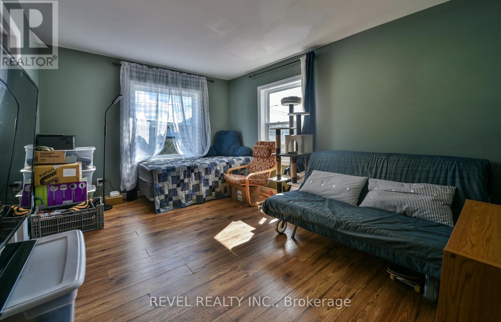 239 MAPLE STREET N - 19