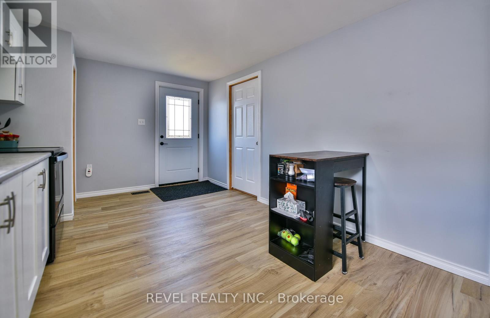 239 MAPLE STREET N - 24