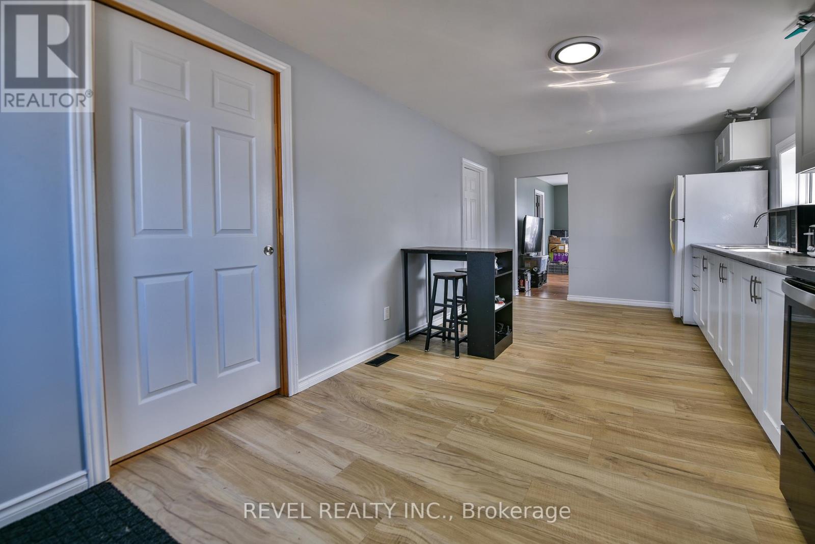 239 MAPLE STREET N - 25