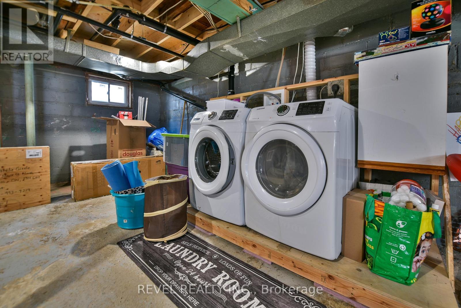 239 MAPLE STREET N - 31