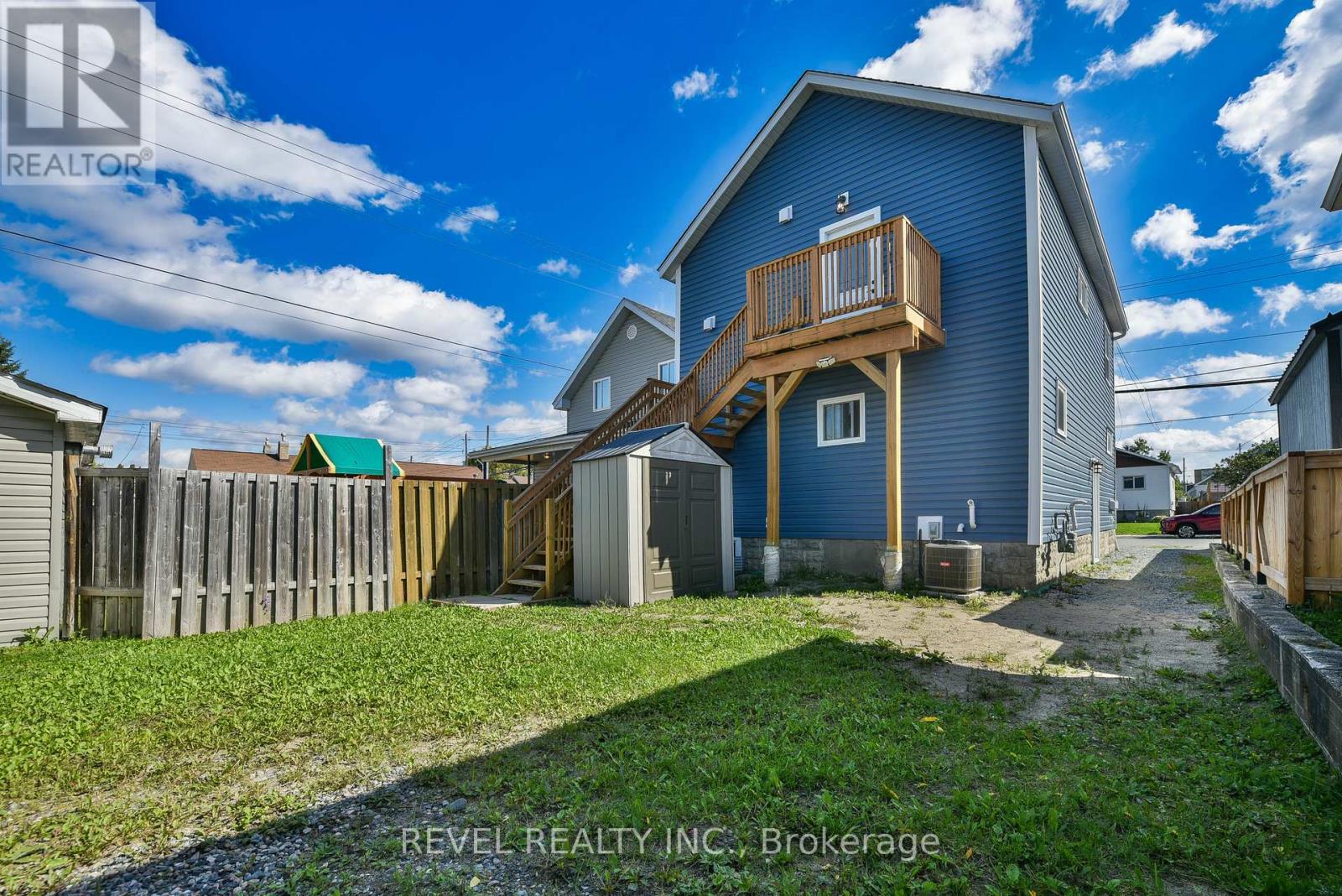 239 MAPLE STREET N - 34